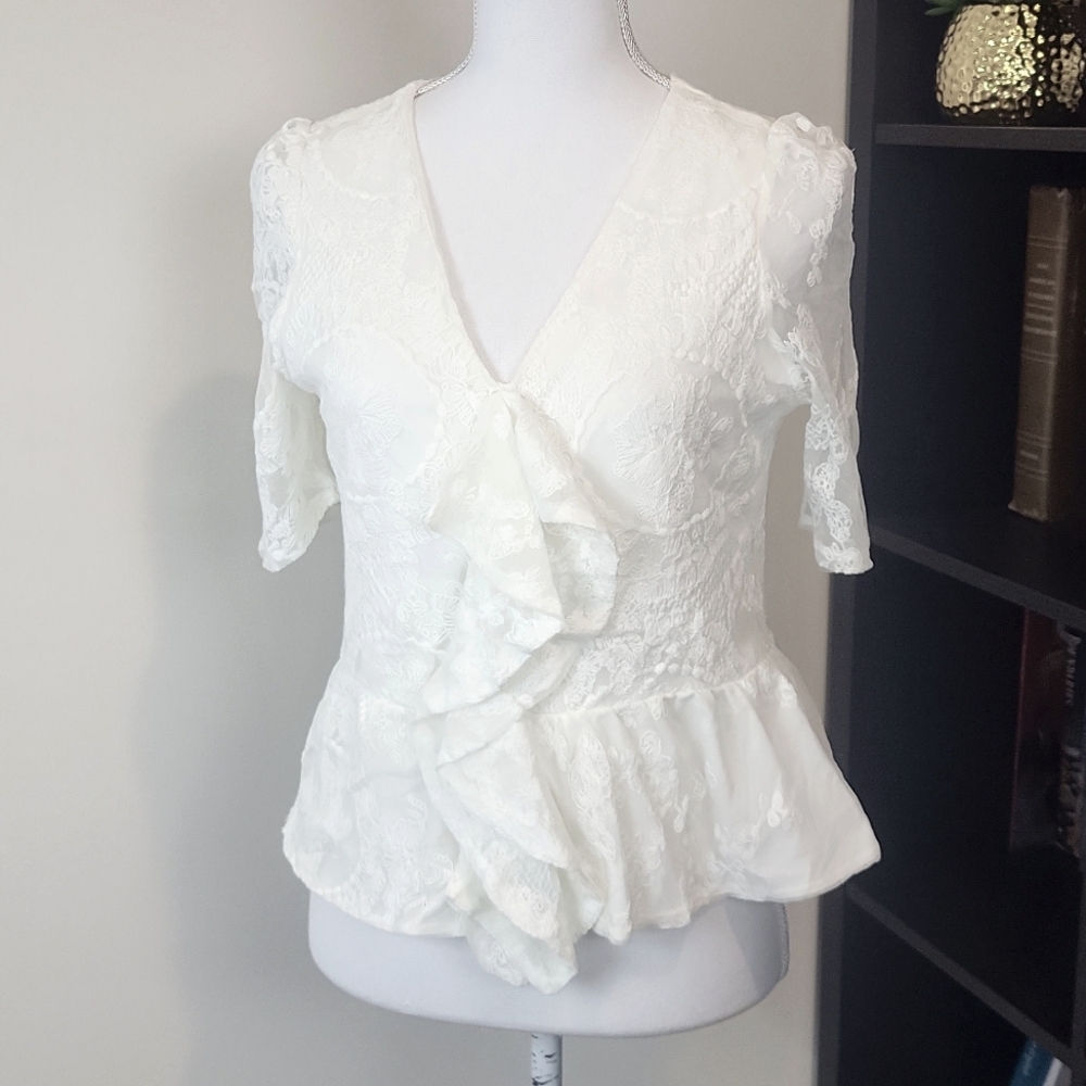 L.N.V. White Asymmetrical Lace V-neck Ruffle Front Short Sleeve Peplum Top